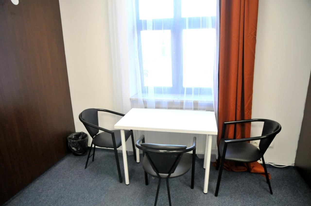 Economic Rooms- 24H Self Check-In Poznań Buitenkant foto